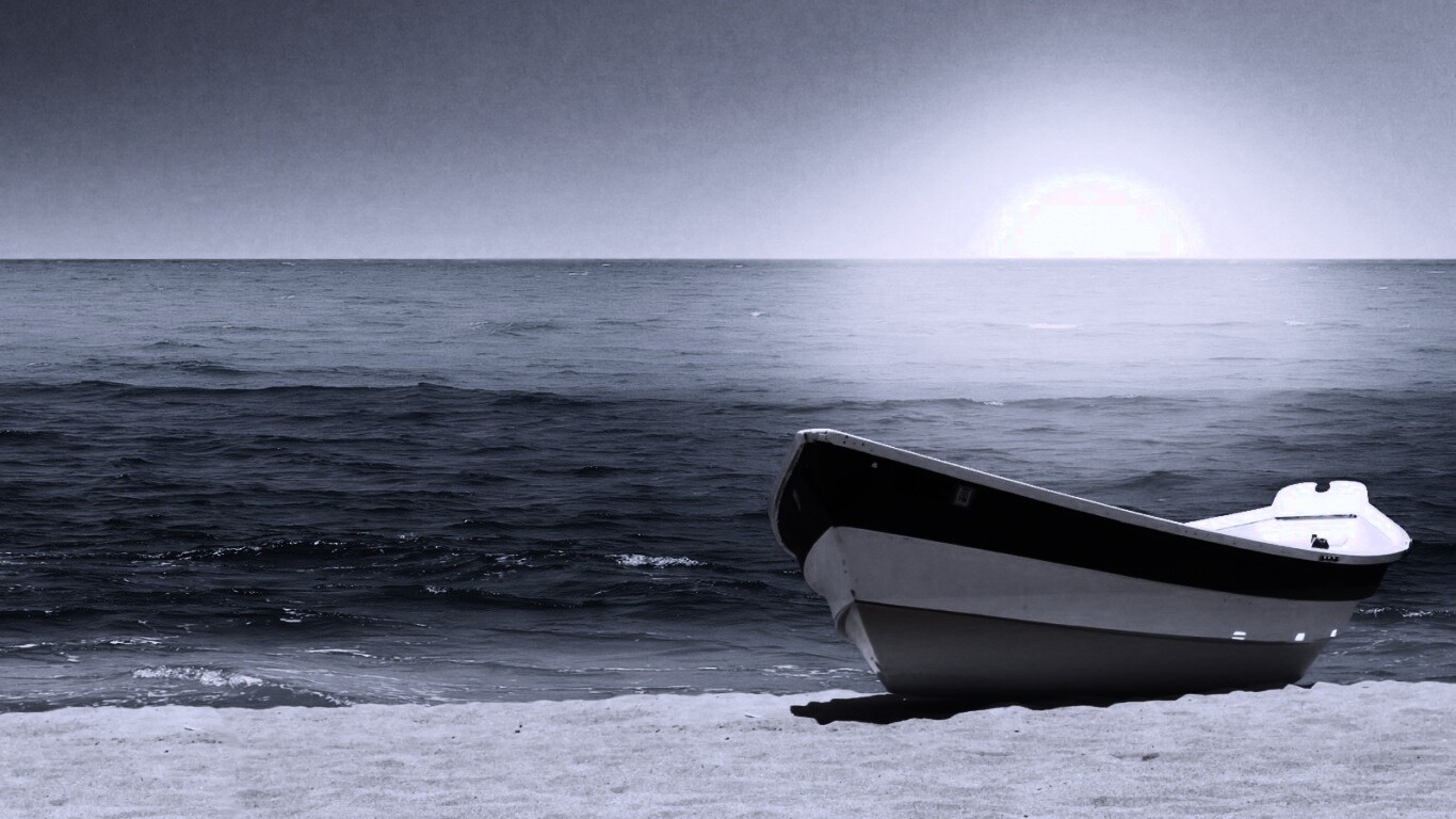 Лодка на пляже обои
