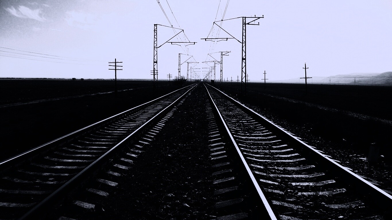 Железная дорога уходит вдаль обои