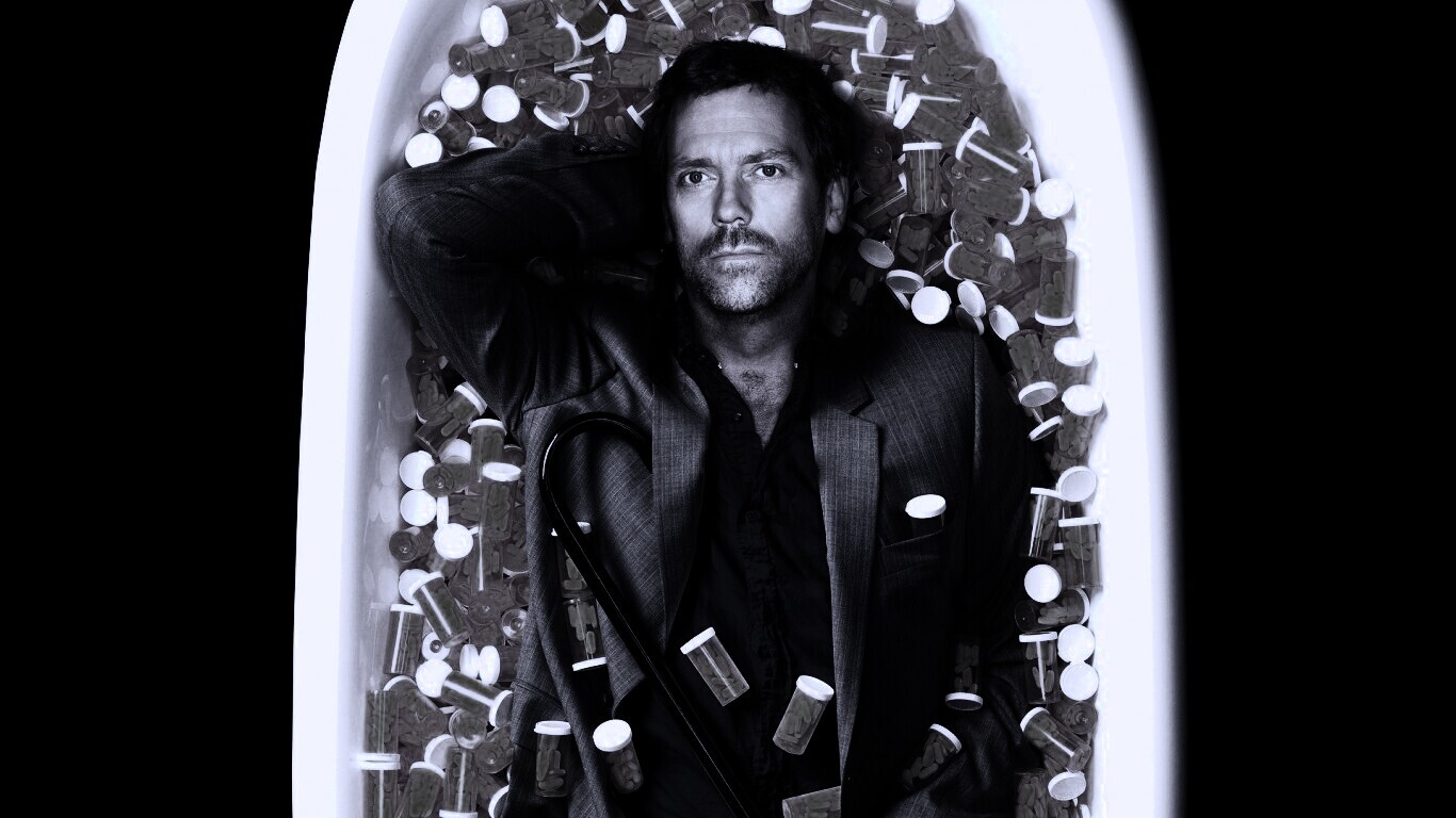 Хаус в ванне с викодином обои