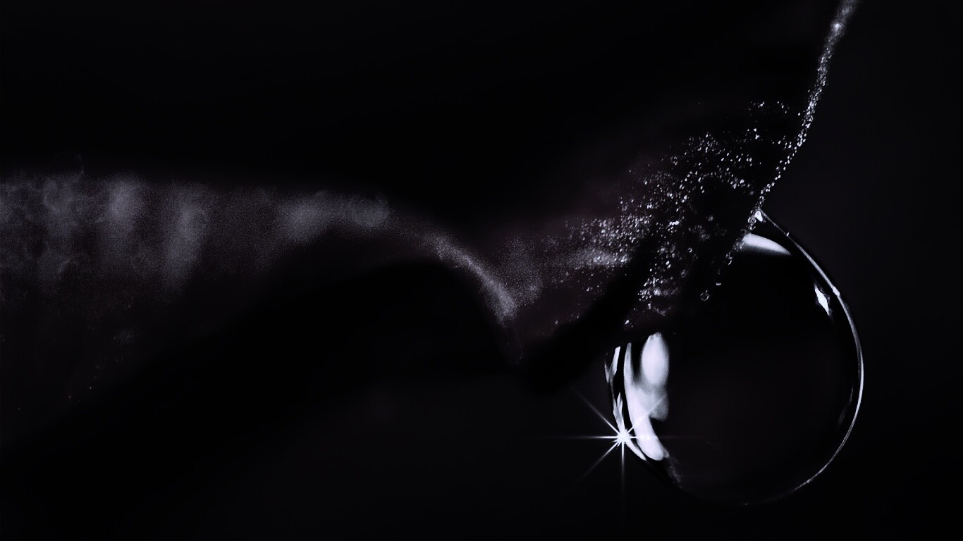 Макро капля на лепестке обои