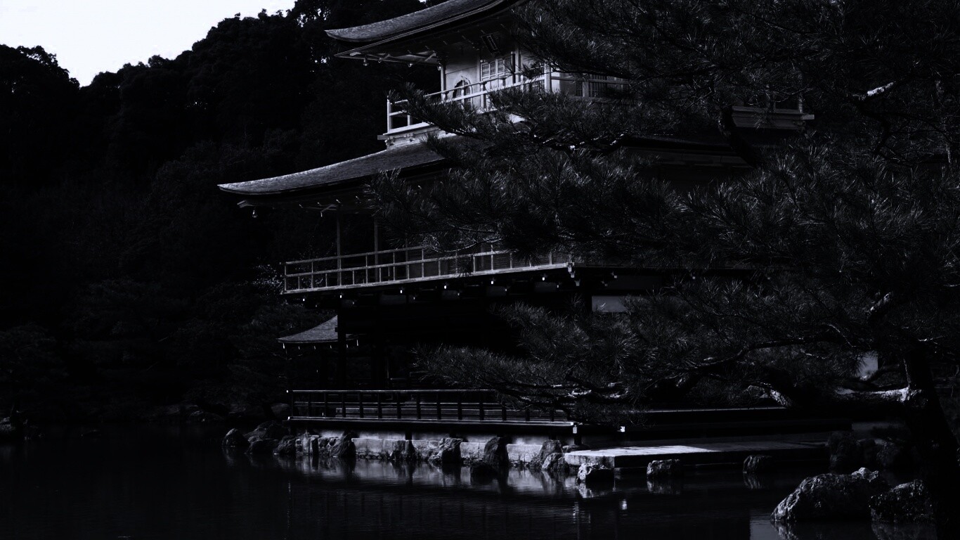 Пагода на берегу озера обои