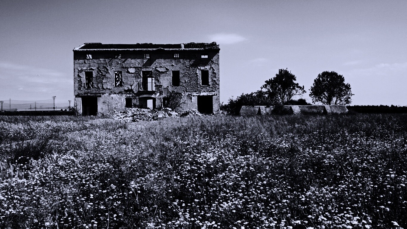 Руины жилого дома обои
