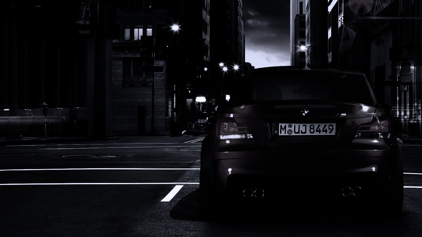 BMW M1 на улицах города обои