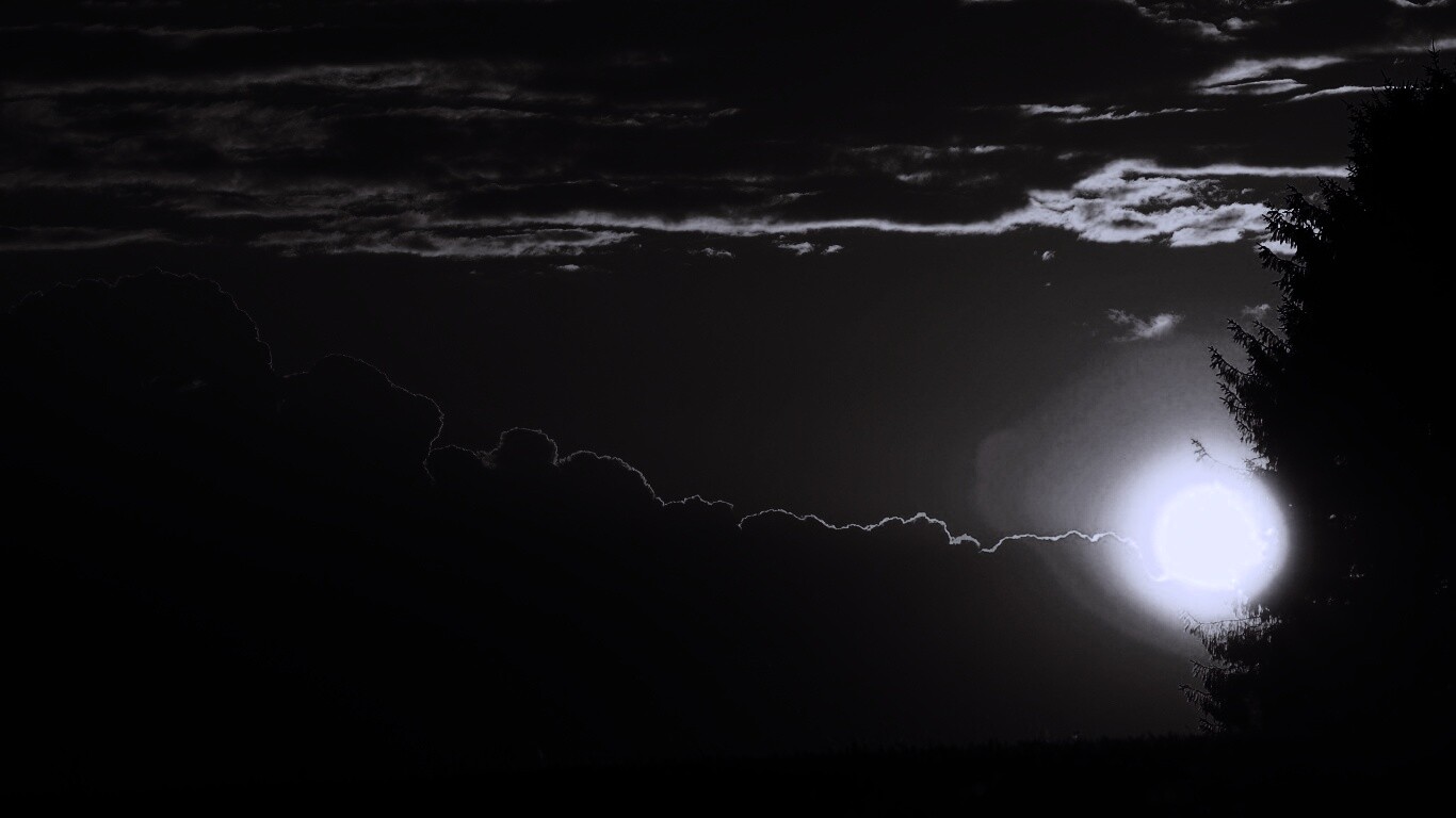 Теплый закат над полем обои