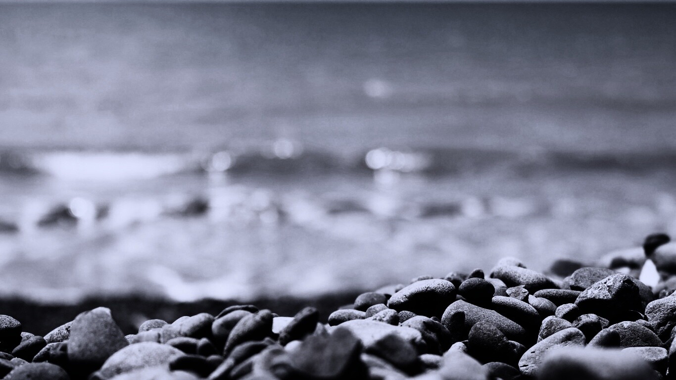 Пляж из гальки обои