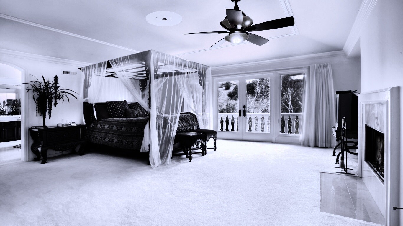 Светлая спальня обои