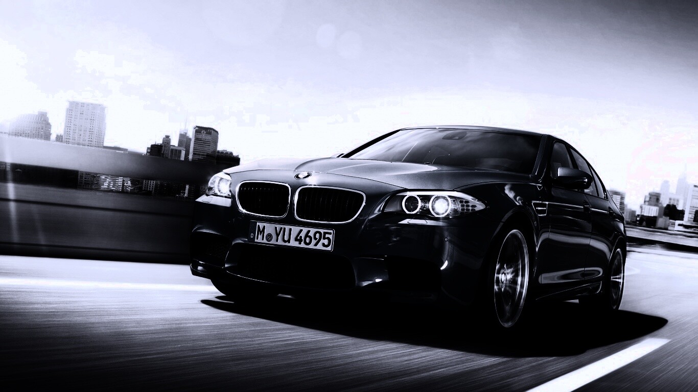 БМВ Ф10 в лучах солнца обои