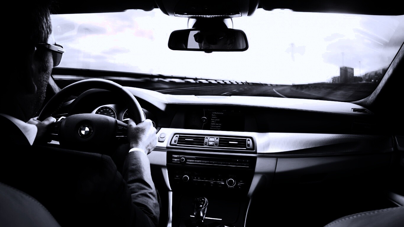 За рулём BMW F10 обои