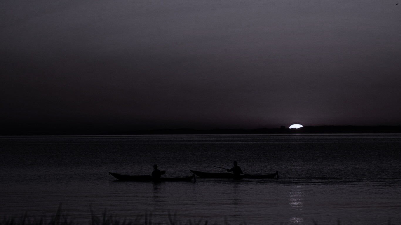 Рыбаки на лодках обои