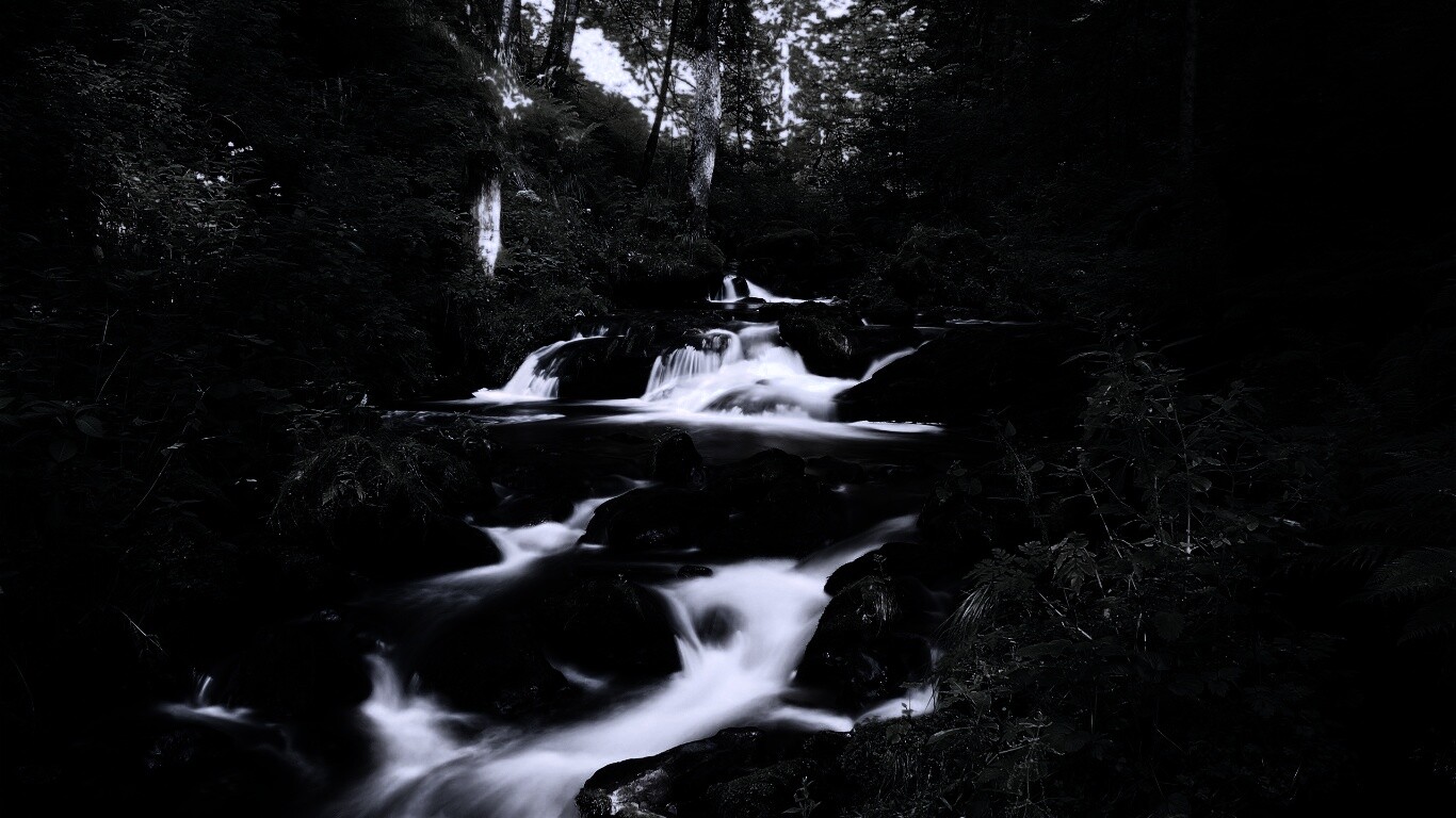 Живописный лесной водопад обои