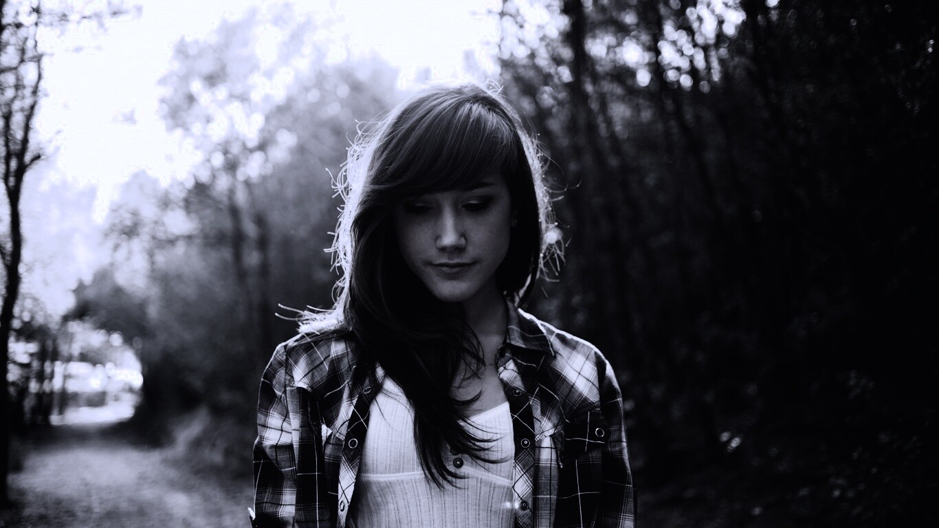 Девушка в парке обои