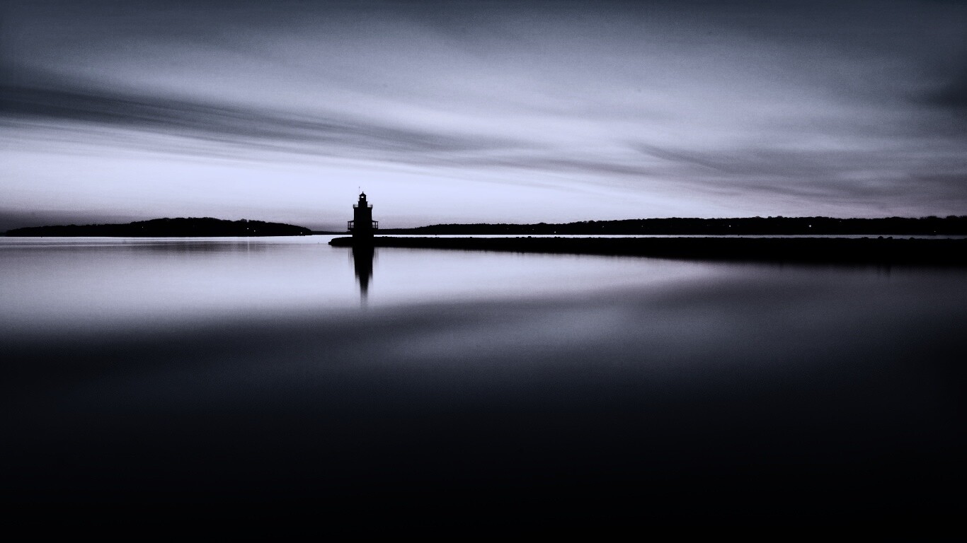 Маяк и его отражение обои