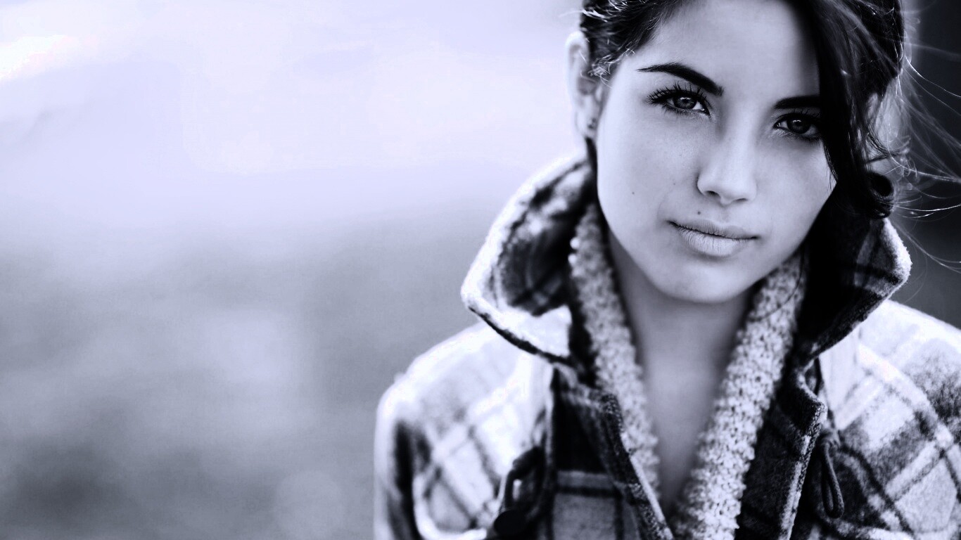 Красивая молодая девушка обои