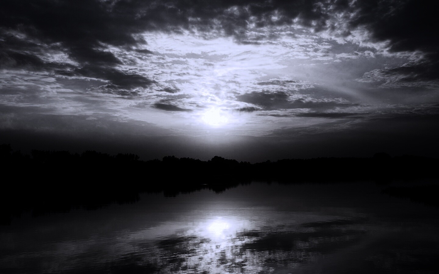 Закат отражается в озере обои