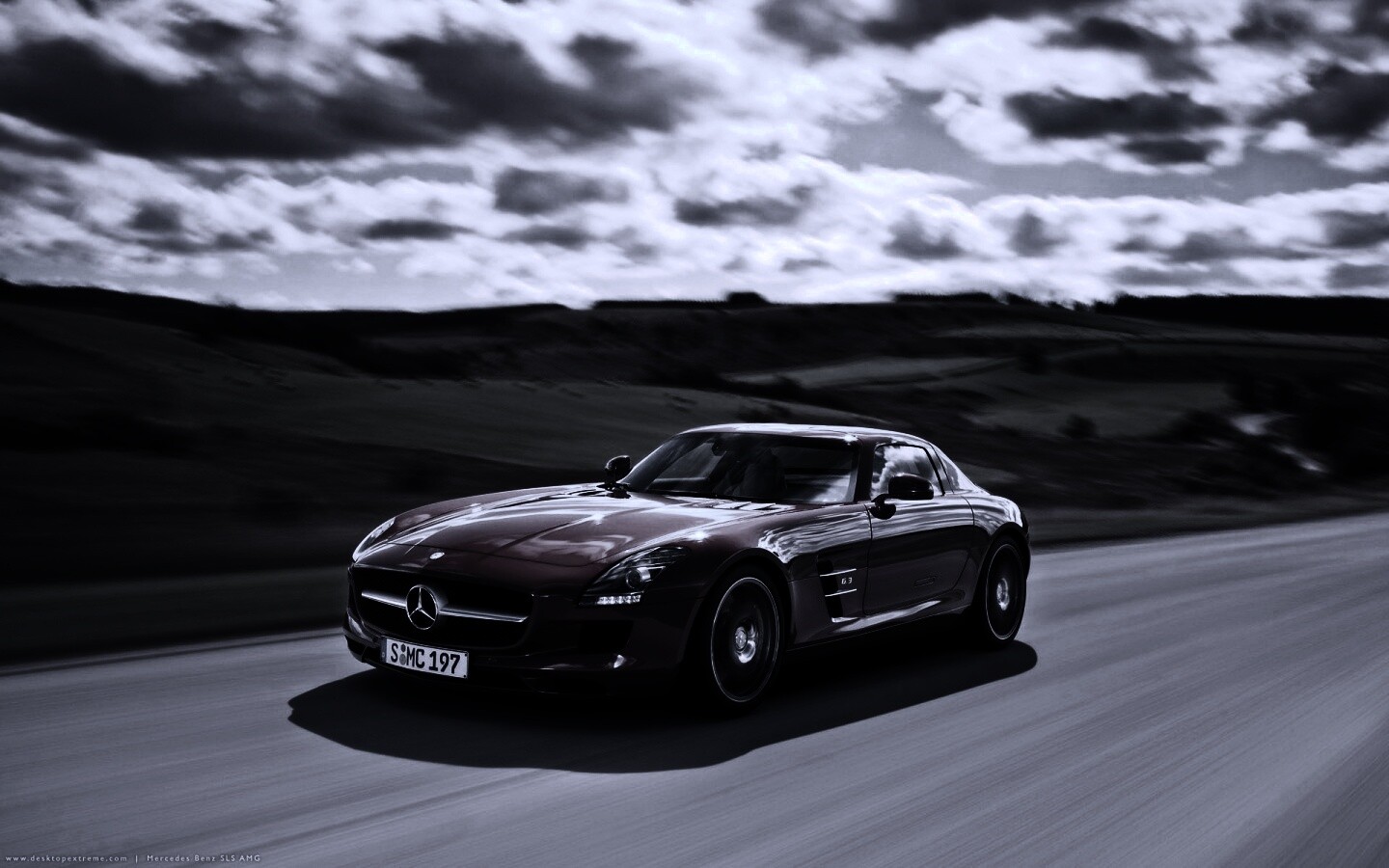 Красный спортивный мерседес обои