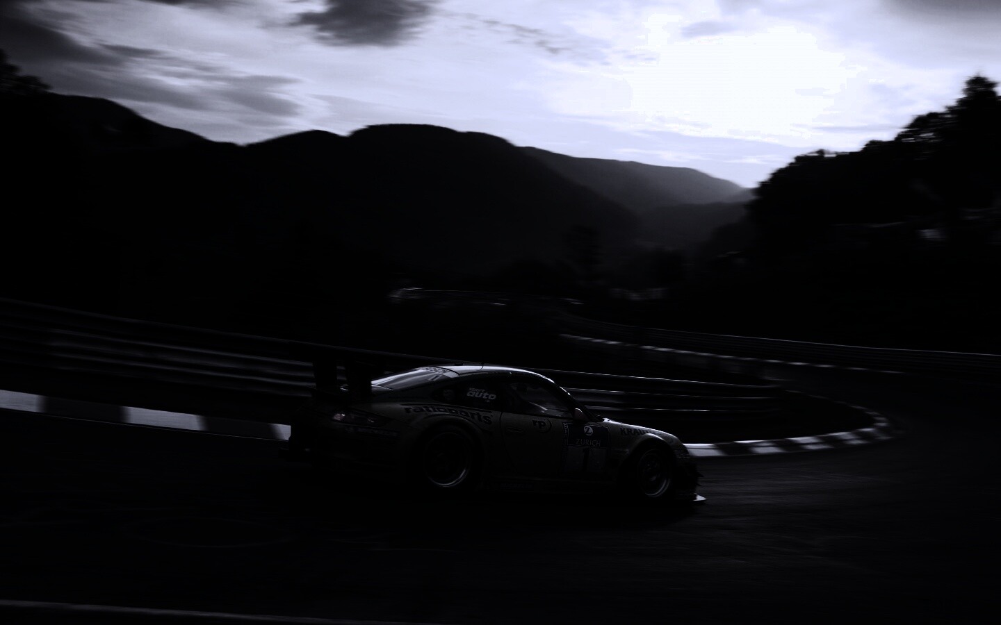 Гоночный Порше на треке обои