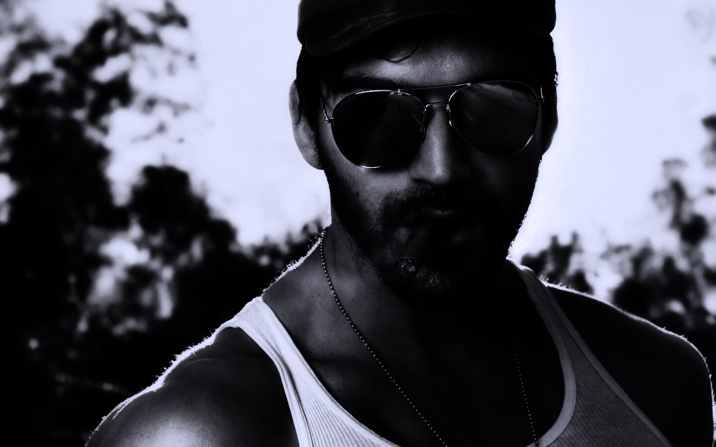 Суровый парень с сигарой обои