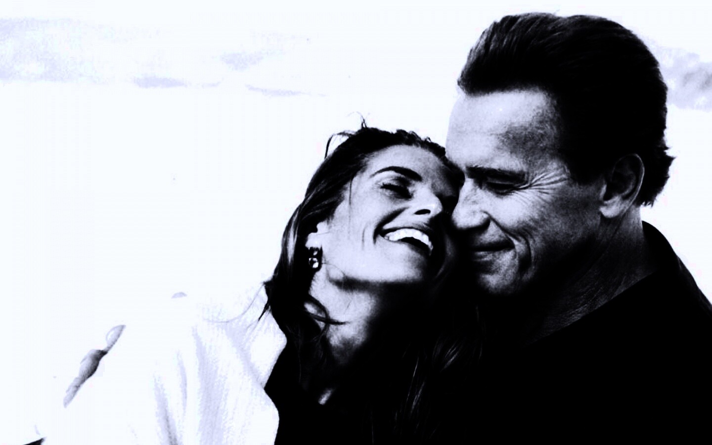 Арнольд Шварцнегер с девушкой обои