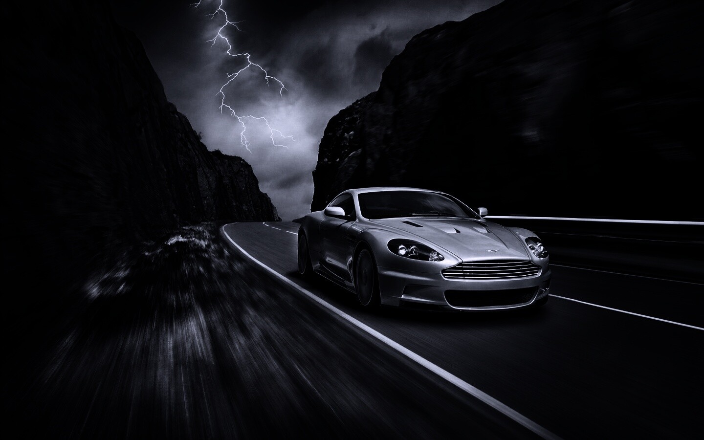 Астон мартин на горной дороге обои
