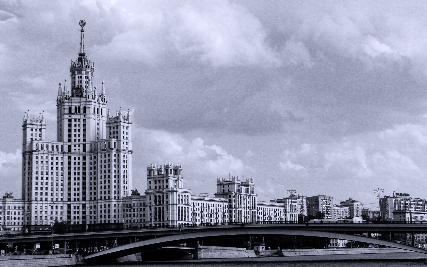 Высотка на Котельнической набережной обои