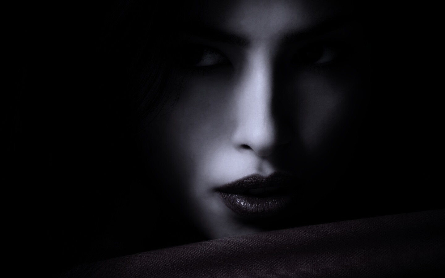 Женский взгляд обои