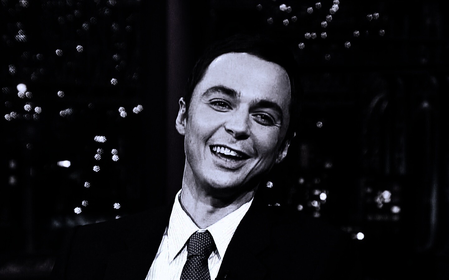 Джим Парсонс на вечернем шоу обои