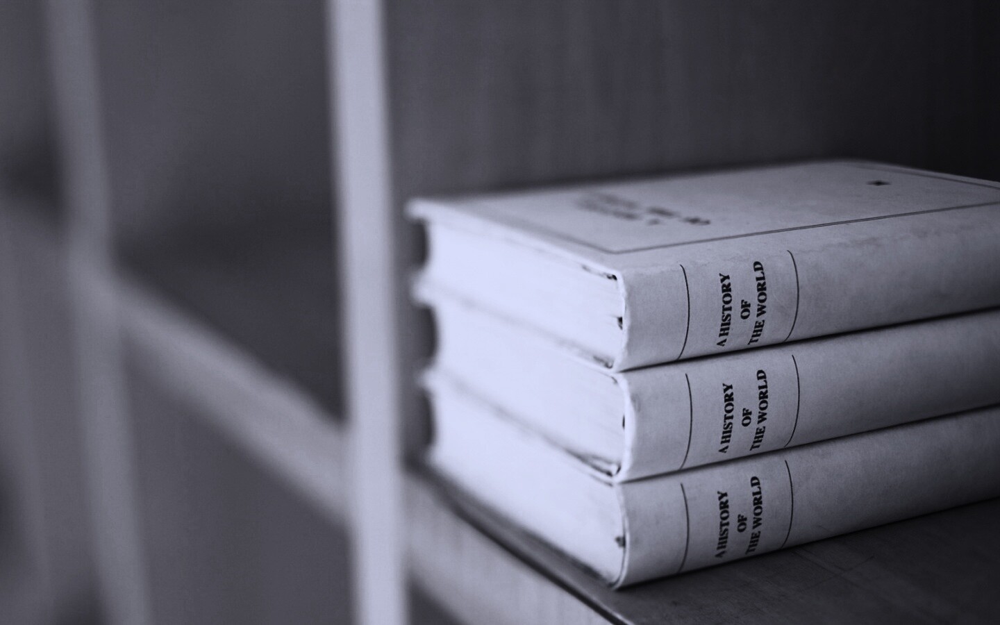 Книги на полке обои