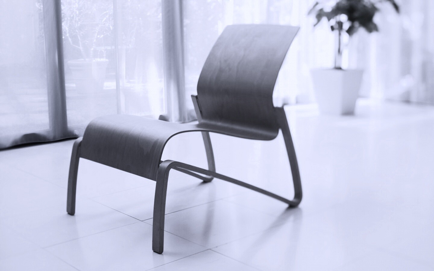 Деревянный стул обои