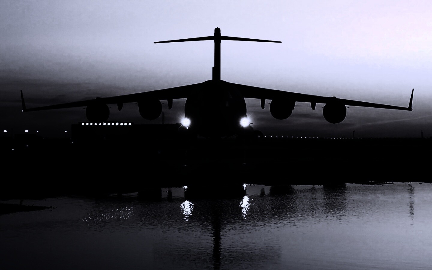 Самолет на взлетной полосе обои