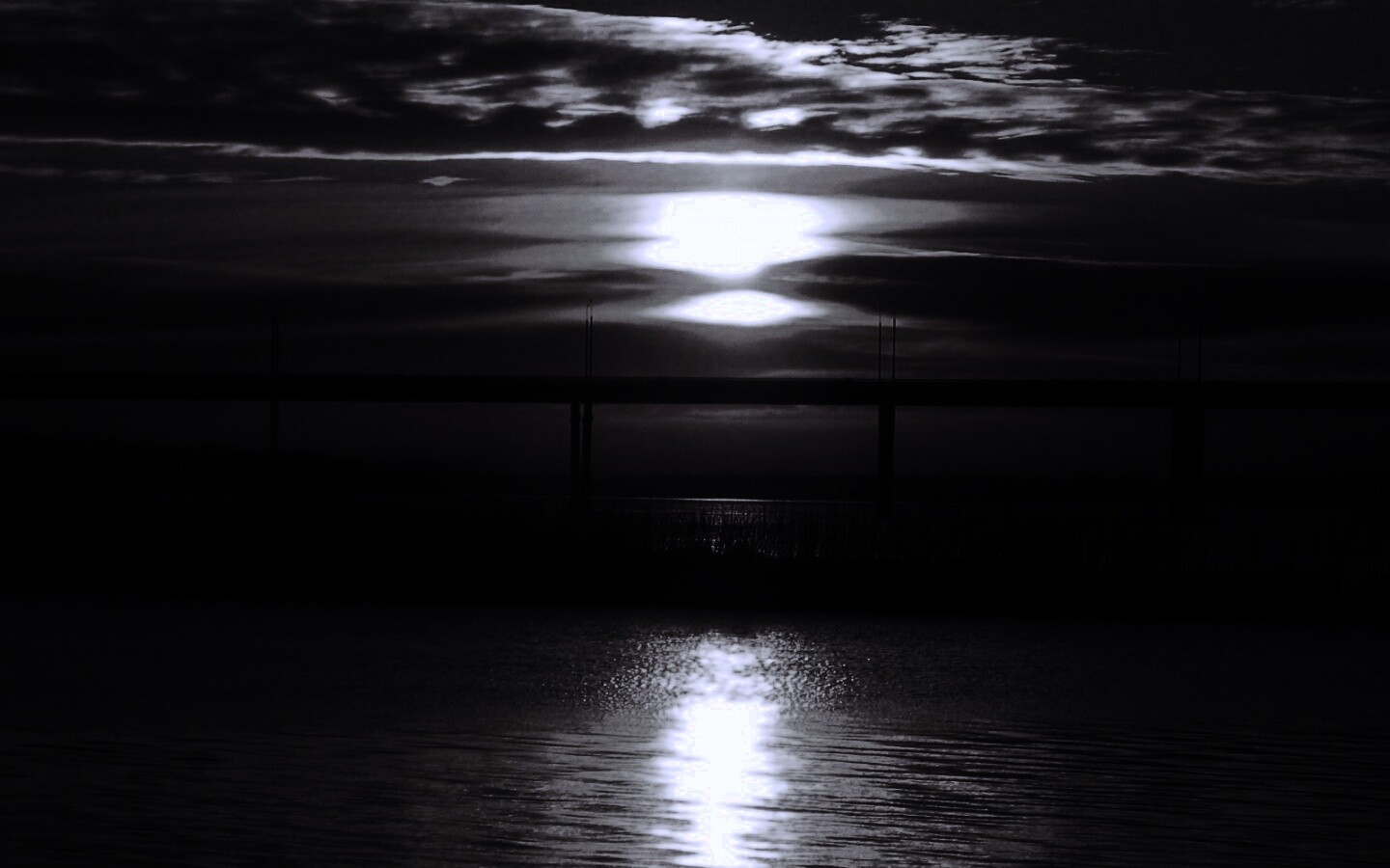 Мост на фоне заката обои