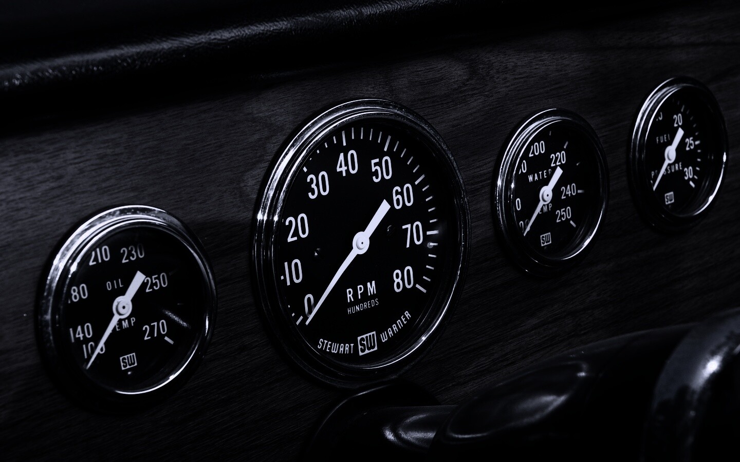 Приборная панель автомобиля Dodge обои