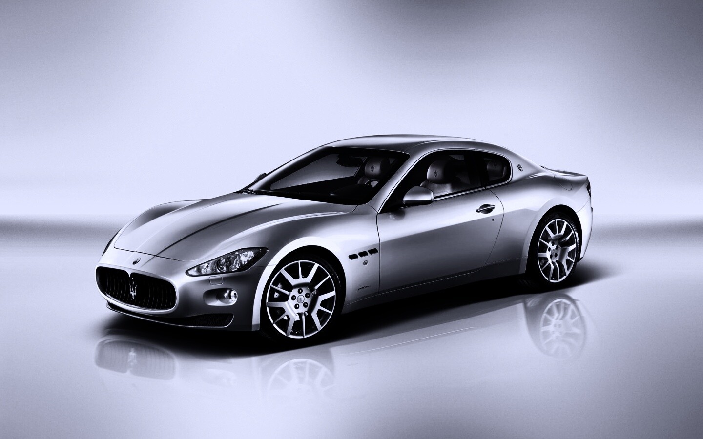 Грандтуризмо на белом фоне обои