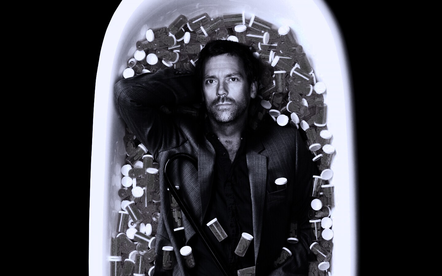 Хаус в ванне с викодином обои