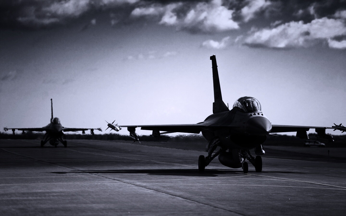 Истребители f16 Falcon на взлетной полосе обои