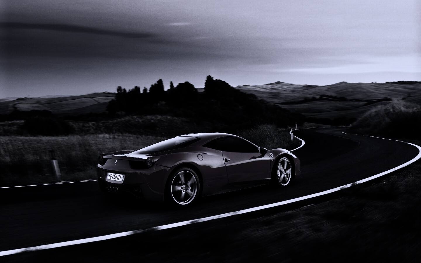 Красная феррари на извилистой дороге обои