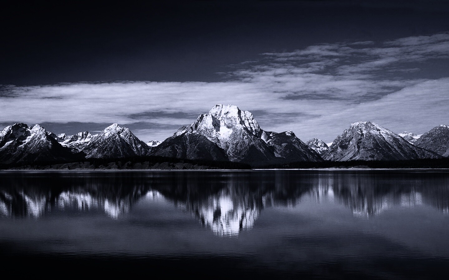 Вид на горы за озером обои