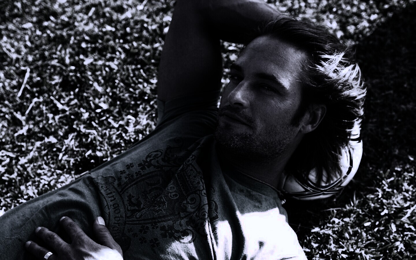 Джош Холлоуэй с мячом обои