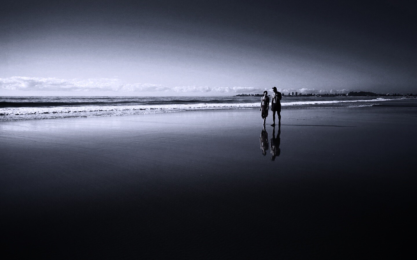 Прогулка у моря обои