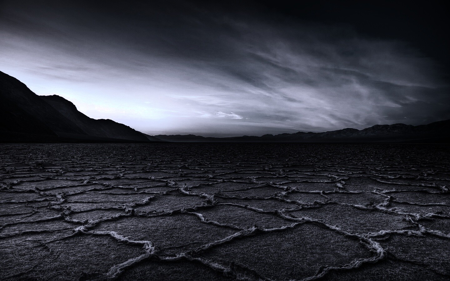 Высохшее пустынное озеро обои