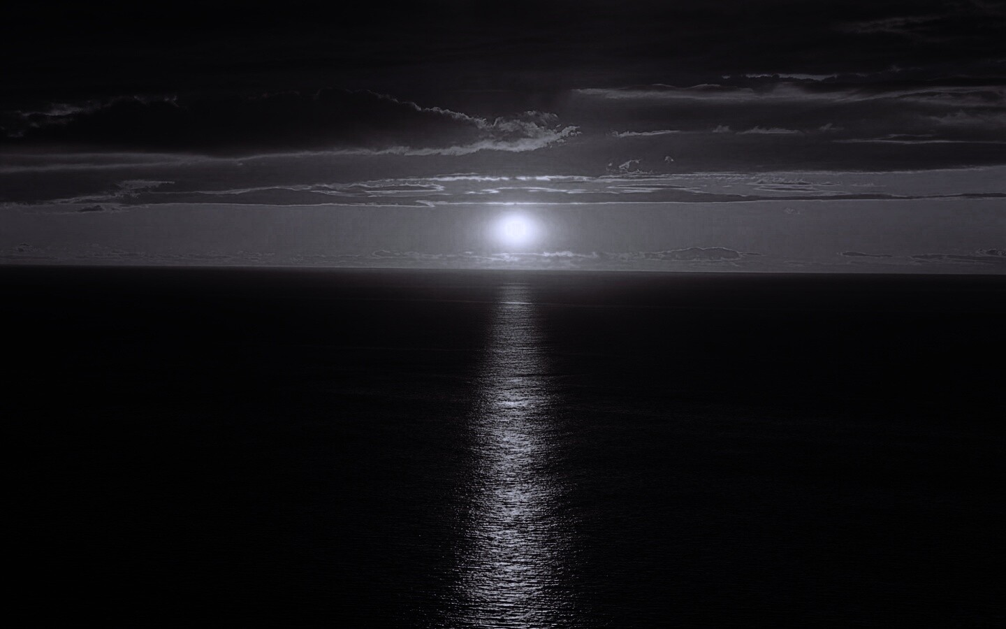 Закат и его отражение в море обои