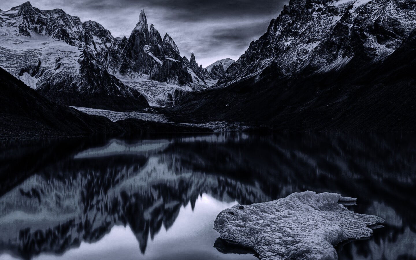 Горное озеро обои