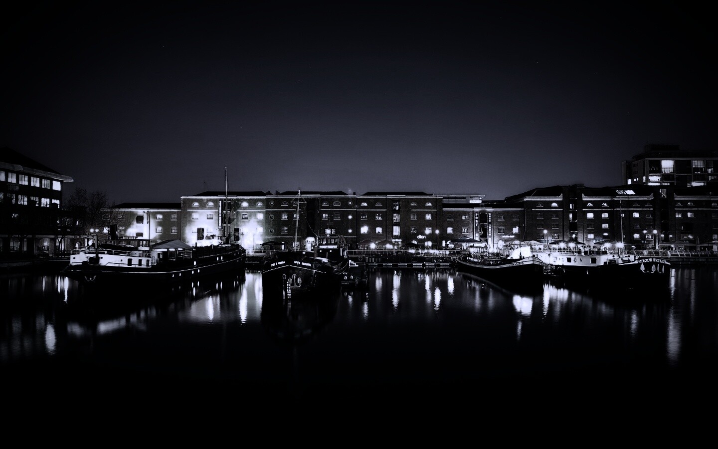 Корабли на спокойной воде обои