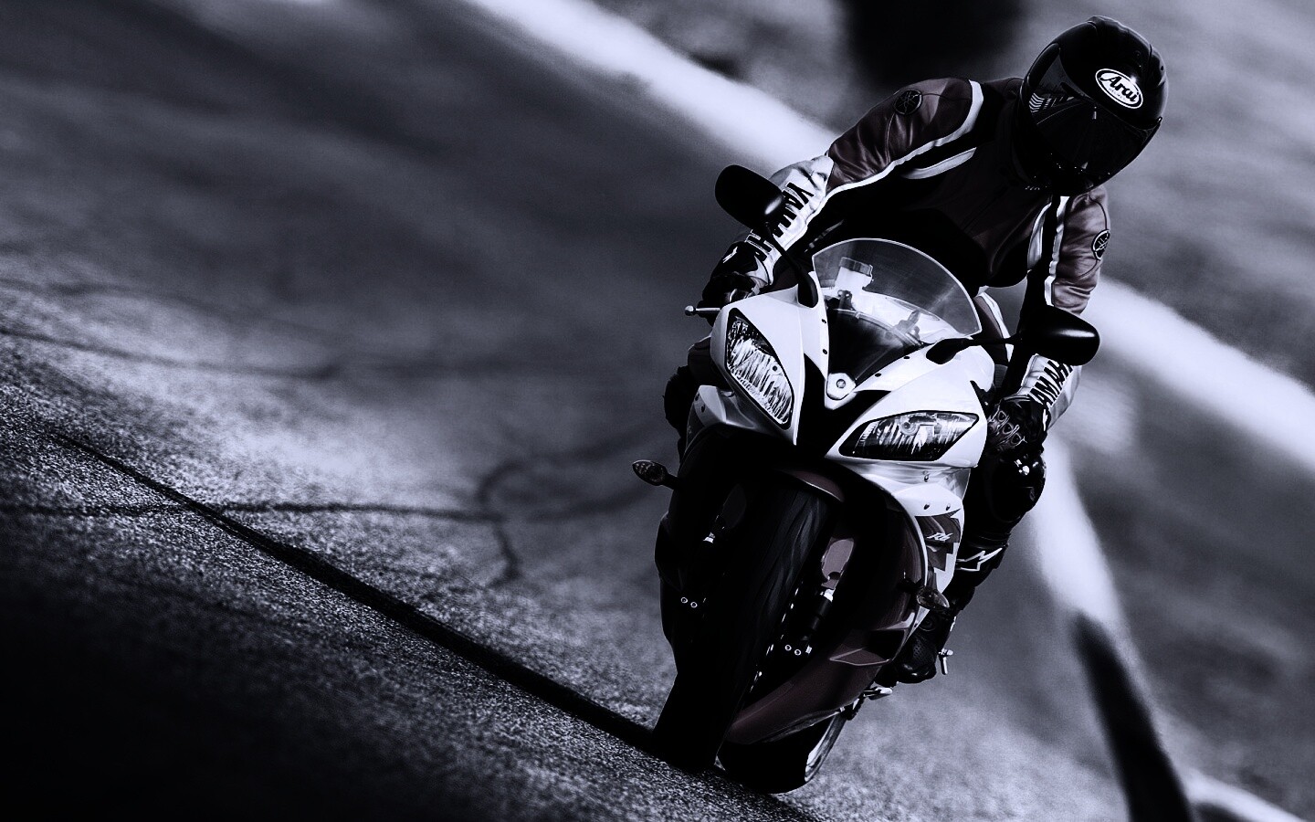 Мотоциклист на спортбайке обои
