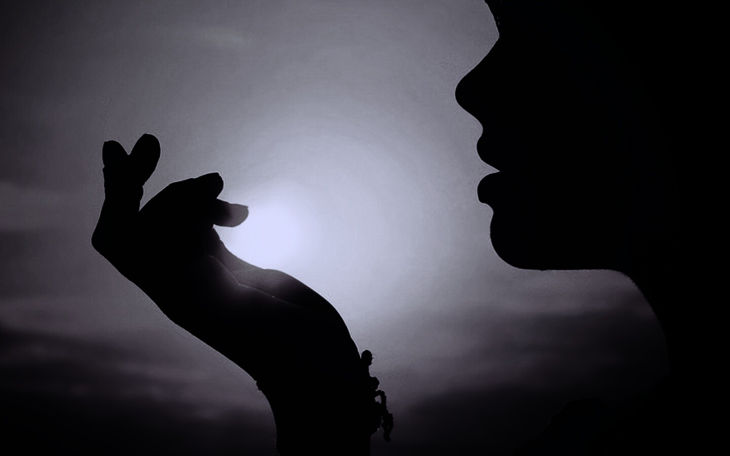 Солнце в ладони обои