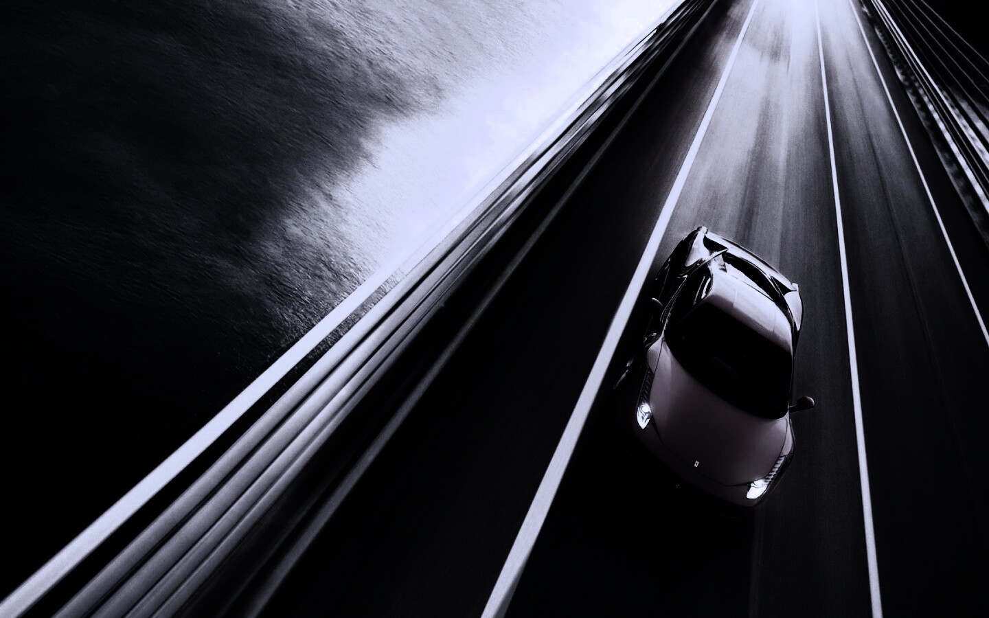 Суперкар на трассе обои