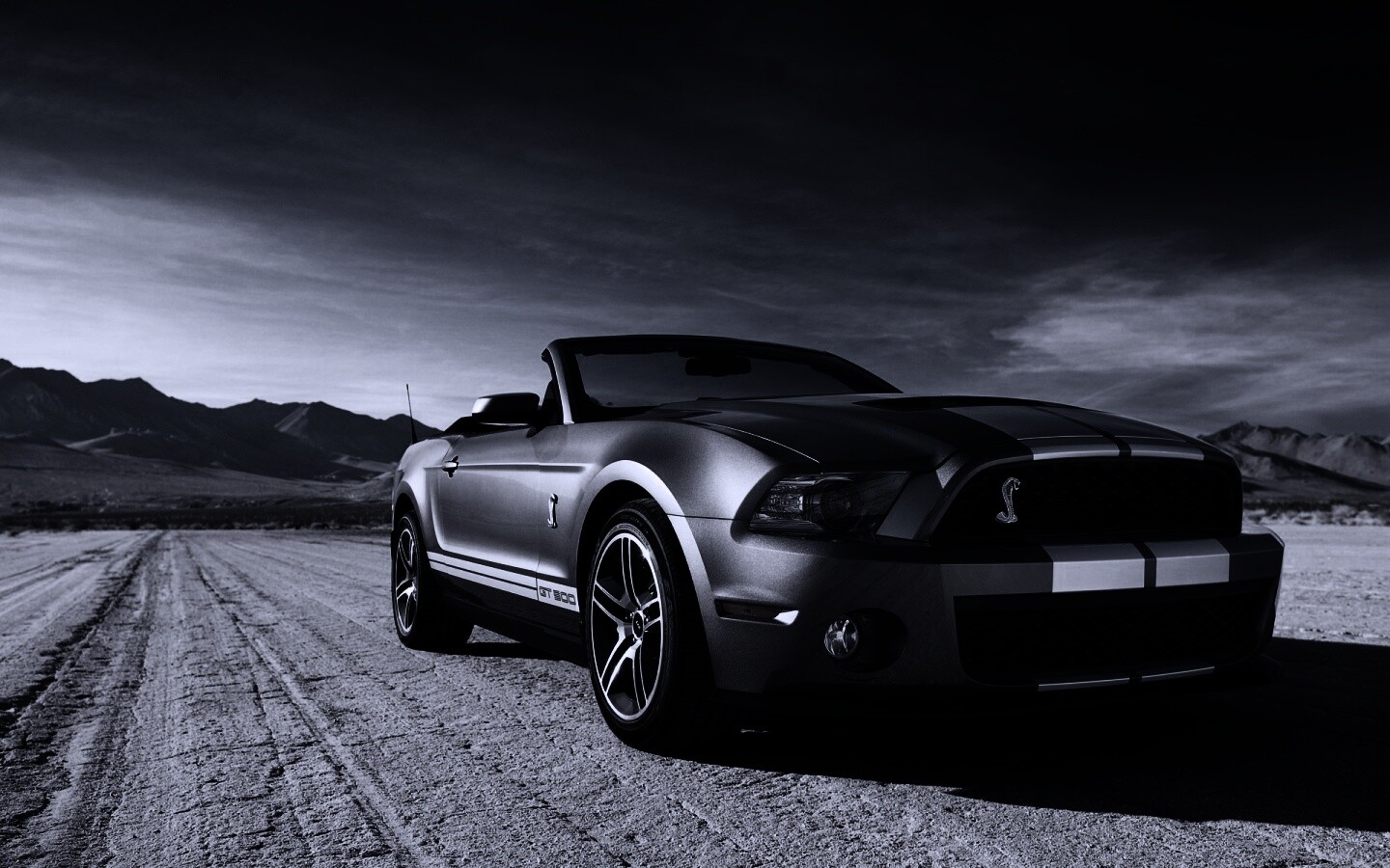 Ford Mustang на фоне гор обои