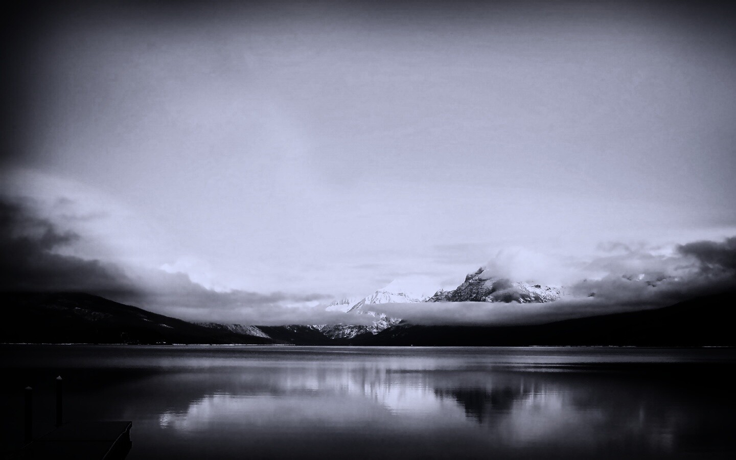 Спокойное горное озеро обои