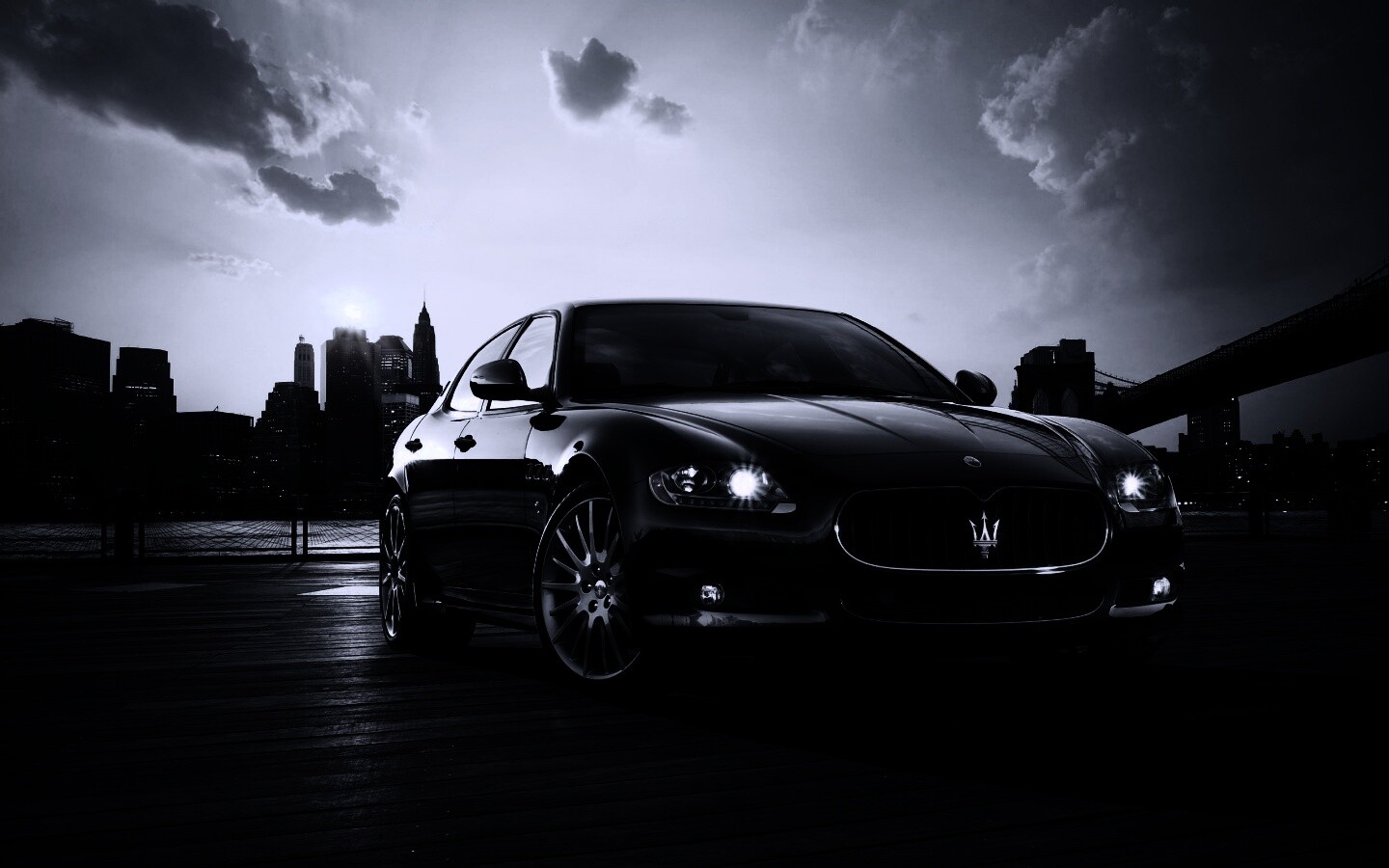 Черная мазерати на пирсе обои