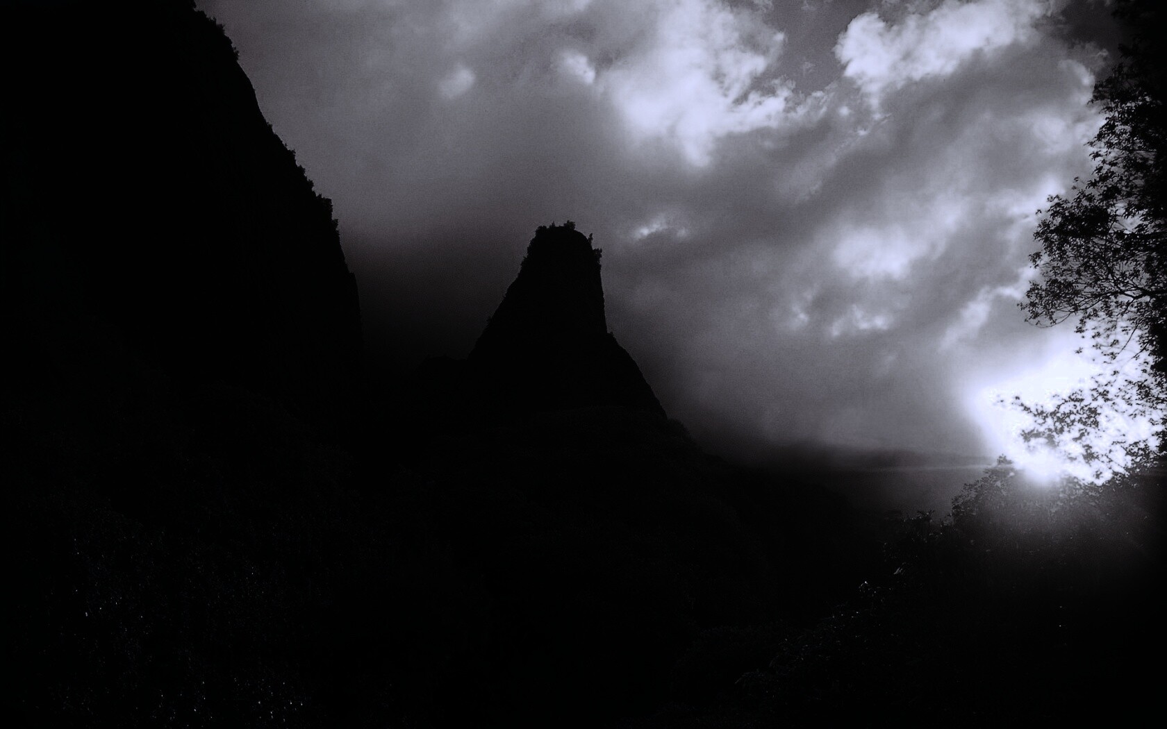 Заросшие джунглями горы обои