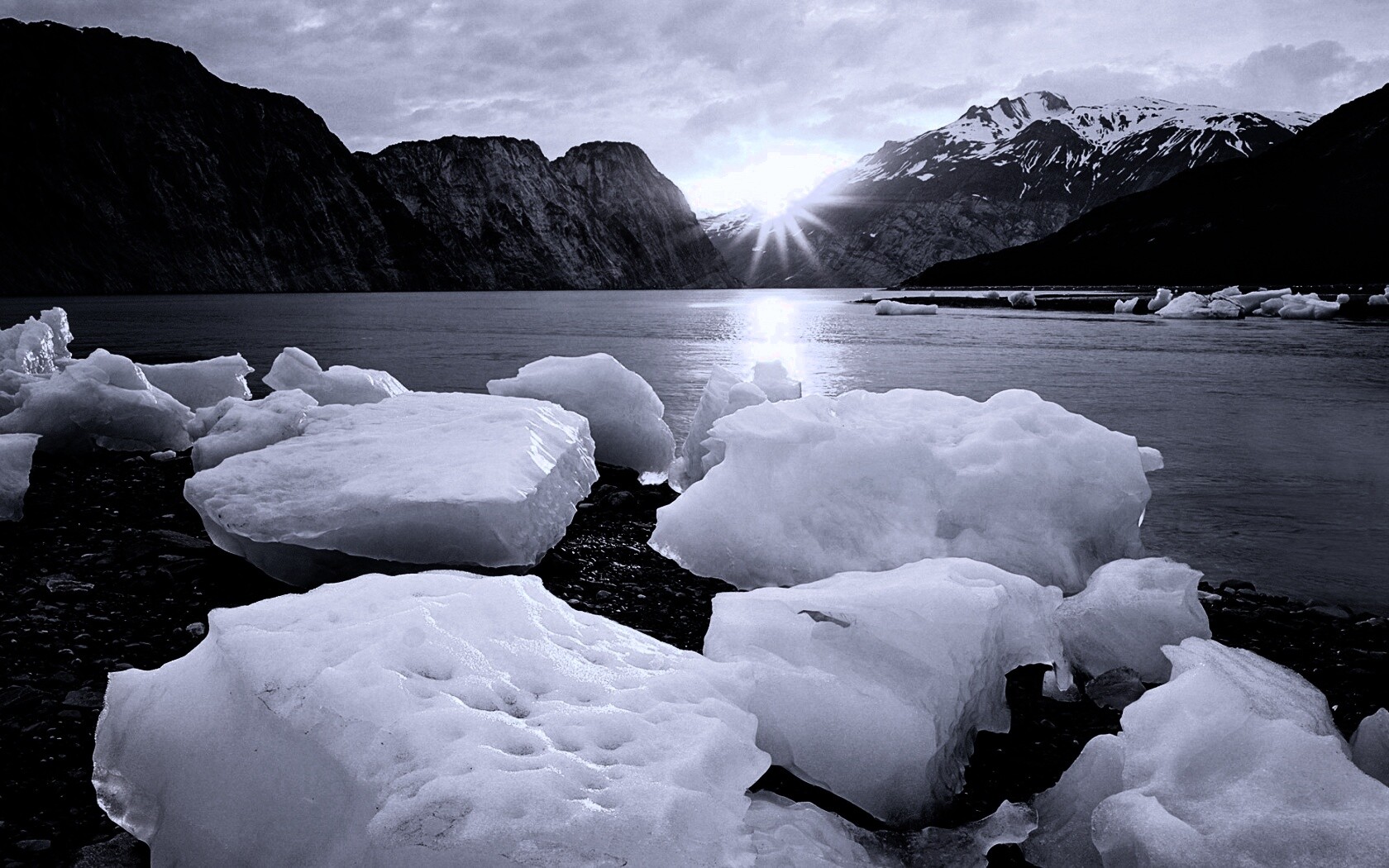 Зимнее горное озеро обои